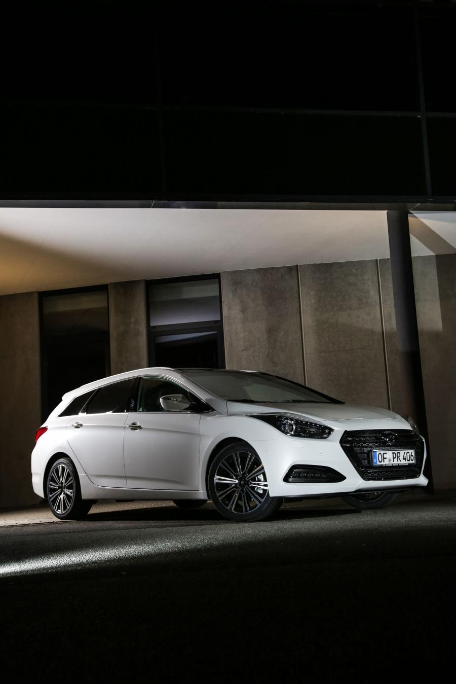  Hyundai i40 Wagon 2015 года  (фото 2 из 30)